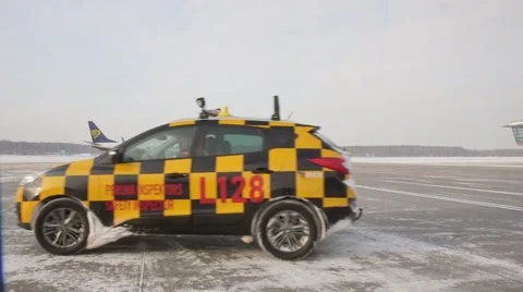 Ryanair moving to runway Stock Footage 60128001