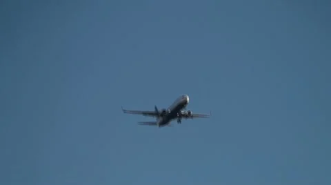 Ryanair plane flight Stock-Footage 10560844