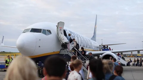 Ryanair2 Stock-Footage 129824081