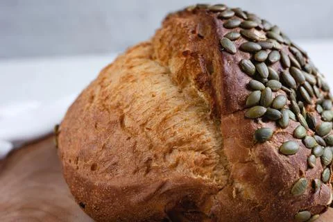 Rye bread on a board on a white tablecloth background Foto stock