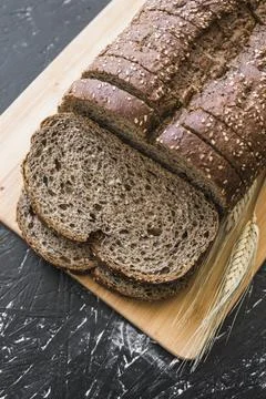 Rye bread cutting board Foto stock