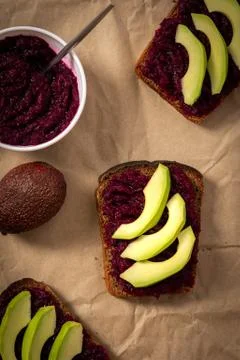 Rye bread toast with boiled beetroot and avocado Foto stock