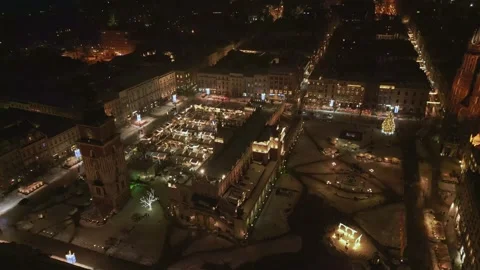 Rynek Glowny in Krakow in winter at night Stock-Footage 228752653