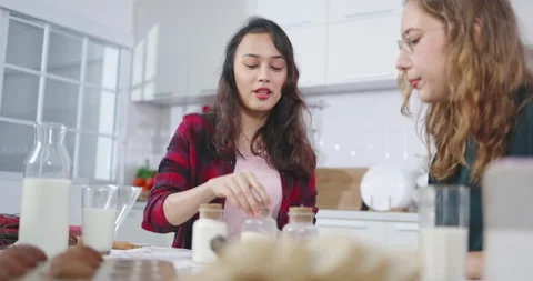 S R01472785 Stock Footage 232689454