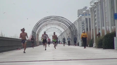 S01012203 - Resolution Run Finishers Video stock 167854983