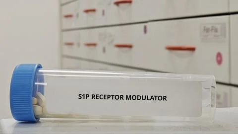 S1P RECEPTOR MODULATOR tablets used to regulate immune cell trafficking in Foto stock