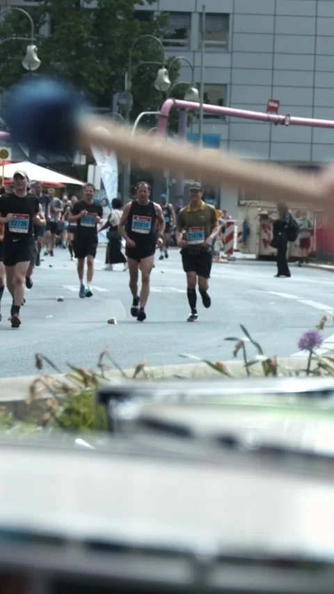 S25 Berlin Focus Shift Drums to Runners Slow Motion May 2023 Vidéo 332132164