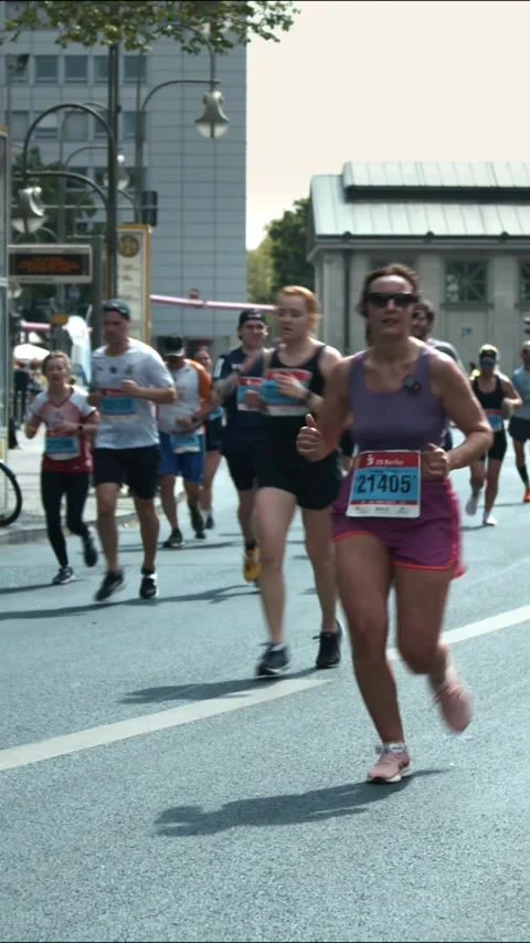 S25 marathon pan drummers to runners Berlin 2023 Stock Footage 332132326