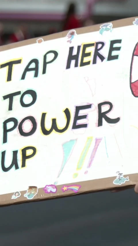 S25 marathon runners tap power sign SlowMo Berlin 2023 Stock Footage 332132149