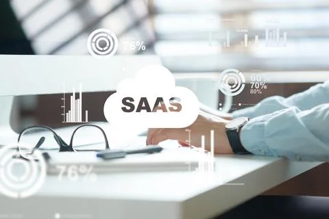 Saas software service on computer with graphs and data analytics displayed 库存照片