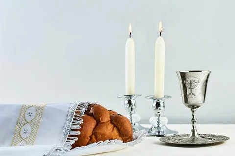 Sabbath Table Setting. Elegant Sabbath table with braided bread, candles, and Foto stock