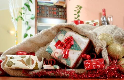 An sack full of gifts. Foto stock