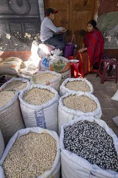  sacos de maiz sacos de maiz, mercado, Chichicastenango, Quiché, Guatemala.. Stock Photos