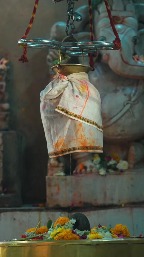 Sacred Ritual Pot Hanging Inside Hindu Temple for Religious Ceremony Видео 336884599