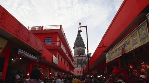 Sacred Temple Bazaar And Pilgrimage Route Near Hanuman Garhi Mandir In Ayodhya Видео 338402592