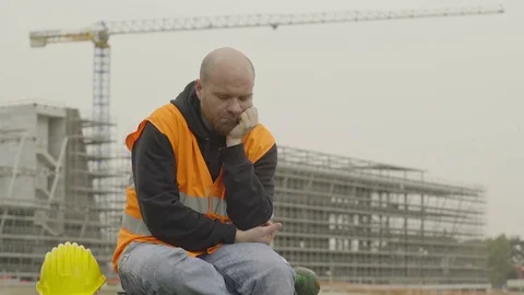 Sad and depressed young worker 스톡 동영상 71917583
