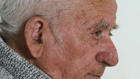 Sad and Thoughtful old man. Pensive Elderly man portrait Vídeos de archivo 77365087