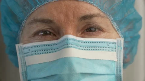 Sad and tired medic opens eyes and looking atraight at camera. Medical nurse Vídeos de archivo 149280859
