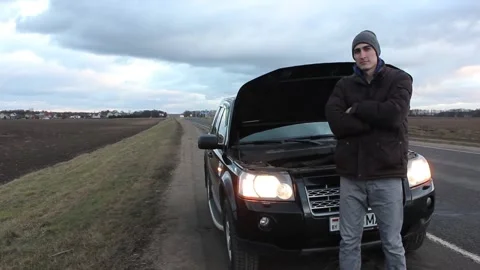 Sad caucasian man express himself raising arms 스톡 동영상 123725120