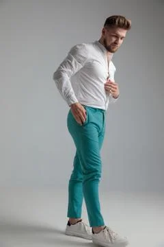 Sad chubby guy walking to the side Foto stock