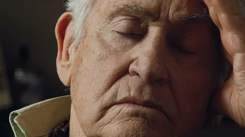 Sad depressed old man close up portrait at home: loneliness. boredom  Vídeo Stock 89541968
