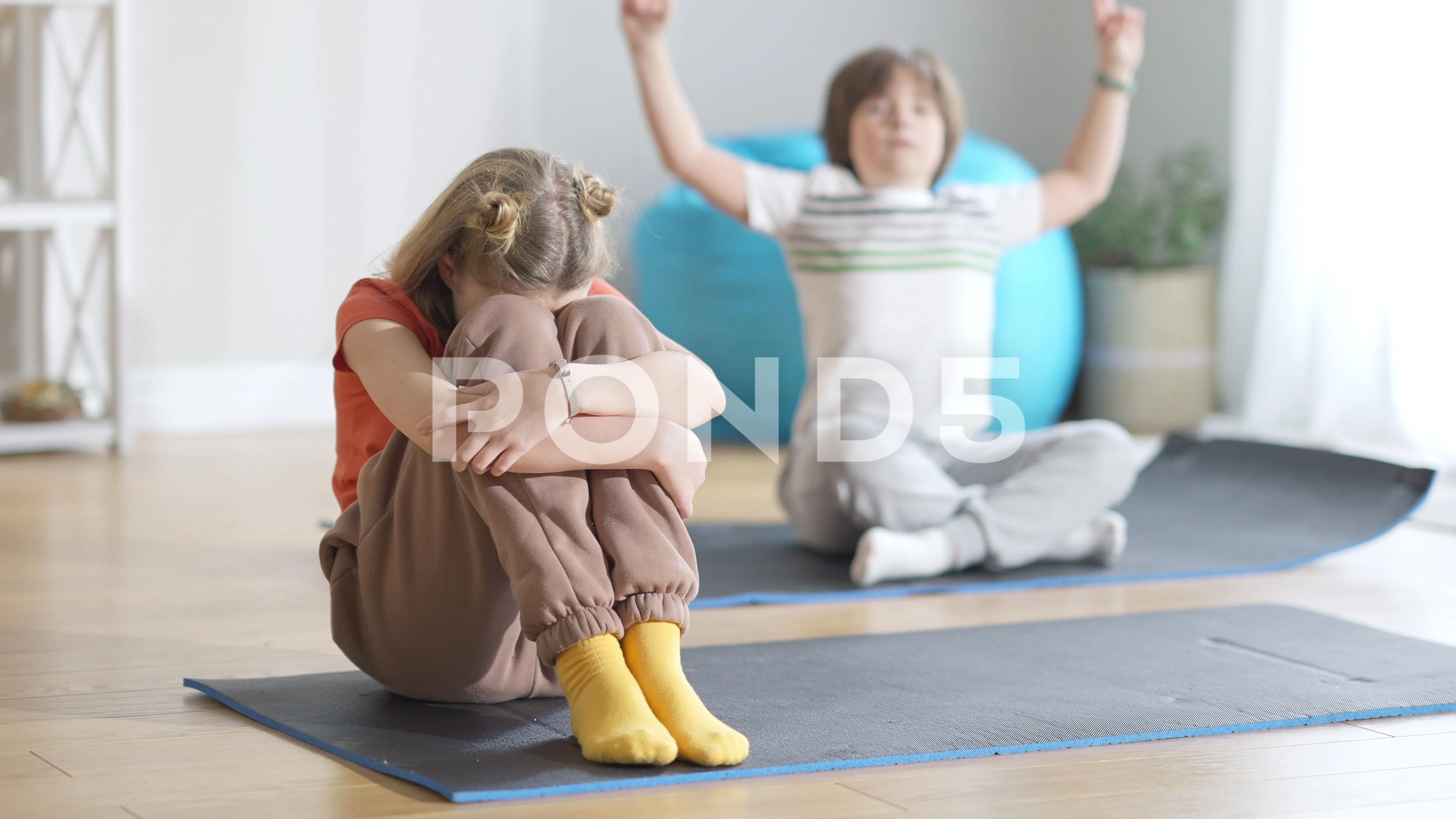 Sitting On The Knees PNG Transparent Images Free Download | Vector Files |  Pngtree