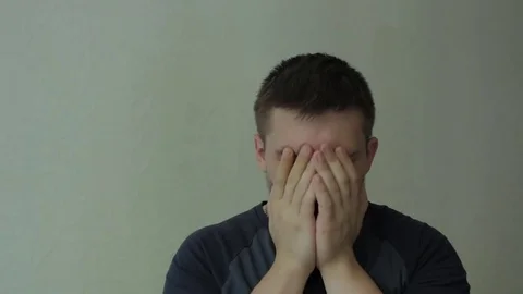 Sad man crying. Video stock 77413609