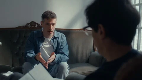 Sad Man Explaining Thoughts to Therapist during Psychology Consultation 库存影片 346986962