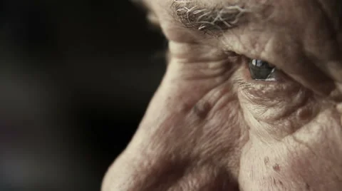 Sad old man opens eyes: depressed elderly, retired lonely man Vídeo Stock 48058402