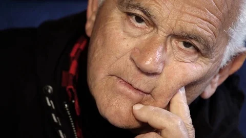 Sad, serious old man closeup portrait: pensive old man looking in camera  스톡 동영상 74716573