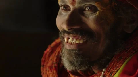 Saddhu Priest Talks in Temple Vídeo Stock 48767533