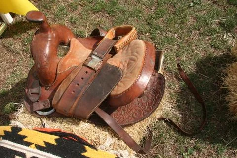 Saddle on a bale of hay Foto stock