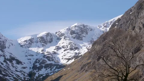 Saddle of Bealach Dearg from the Lost Valley, Glen Coe Видео 172219804