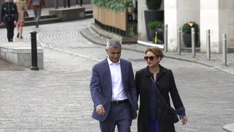 Sadiq Khan starts second term as Mayor of London with signing in ceremony Stock Footage 153838306