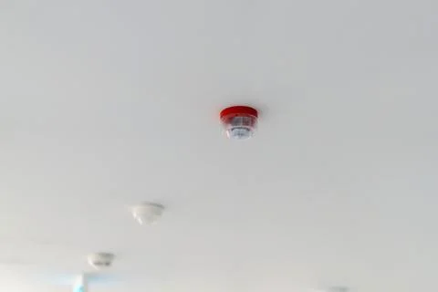 Safe and sound ceiling features smoke detectors and fire safety device Stock-Fotos