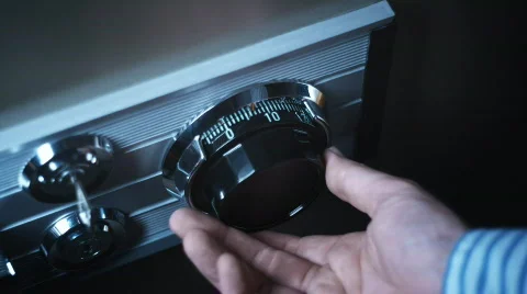 Safe combination lock opening 스톡 동영상 498779