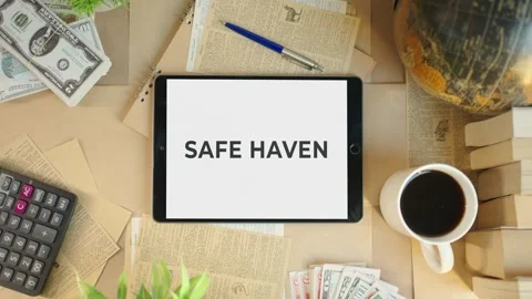 SAFE HAVEN DISPLAYING ON FINANCE TABLET SCREEN Vídeos de archivo 308089544