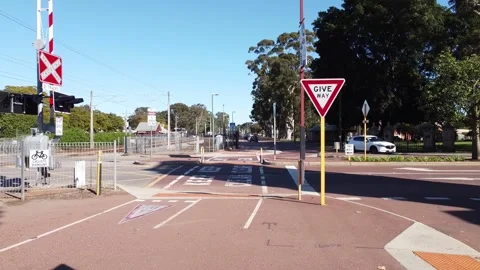 Safety gate closes to warn of approaching train. Perth city infrastructure Video stock 256857971