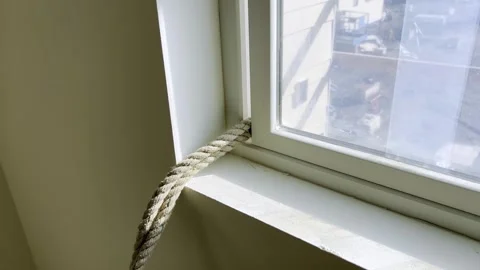Safety rope through window Vídeo Stock 333122495