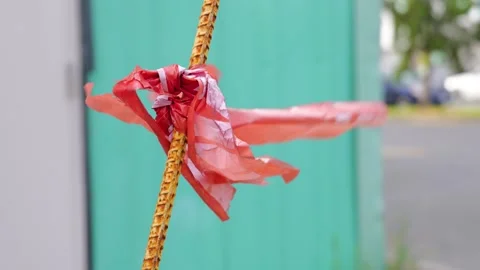 Safety warning tape tied to rusty rebar on construction site Vidéo 334774583