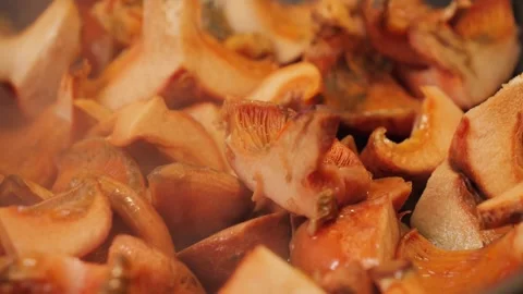 Saffron milk caps steam while frying, mushrooms fried in a frying pan close up Stock Footage 334138355