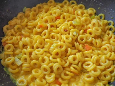 Saffron ring pasta Stock-Fotos