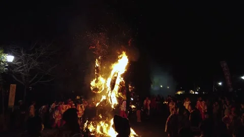 Sagicho Matsuri float burning, flames reaching night sky in Japan Vídeo Stock 132019252