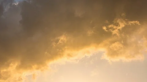 Sahara dust clouds in UK sky time-lapse Stock Footage 102439831