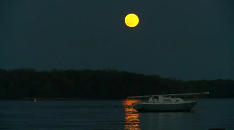 Sail boat under moonlight on a summer night Vídeos de archivo 53060468