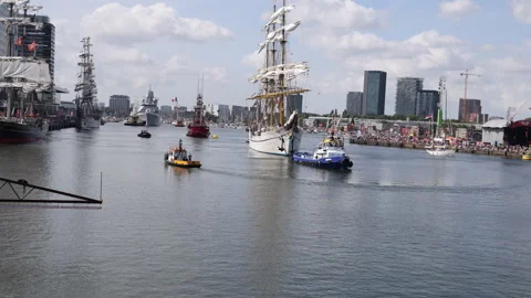 Sail when ship arrive on the first day 스톡 동영상 315241829