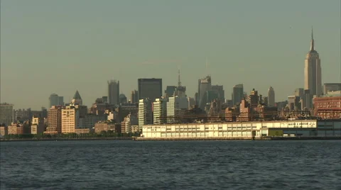 Sailbaot in front of NY skyline Video stock 997335