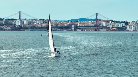 Sailboat in Barreiro riverfront Video stock 188517670