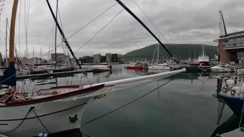 Sailboat bowsprit foreground in Tromso inner harbor marina Norway Vidéo 341697372