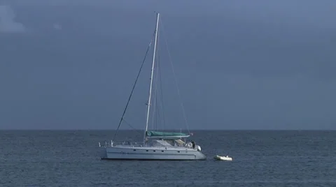 Sailboat floating overcast 库存影片 31274333